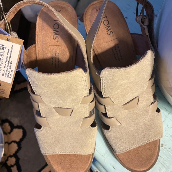 Shoes - Picture 5 of 5